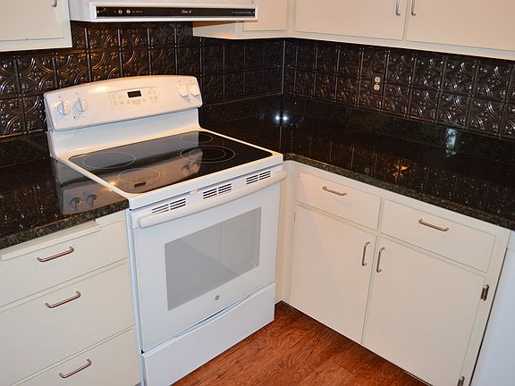 3rd image of 260 Burlington Ave APT 7