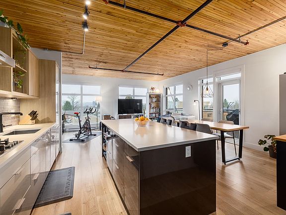 4th image of 4223 Hastings St #302