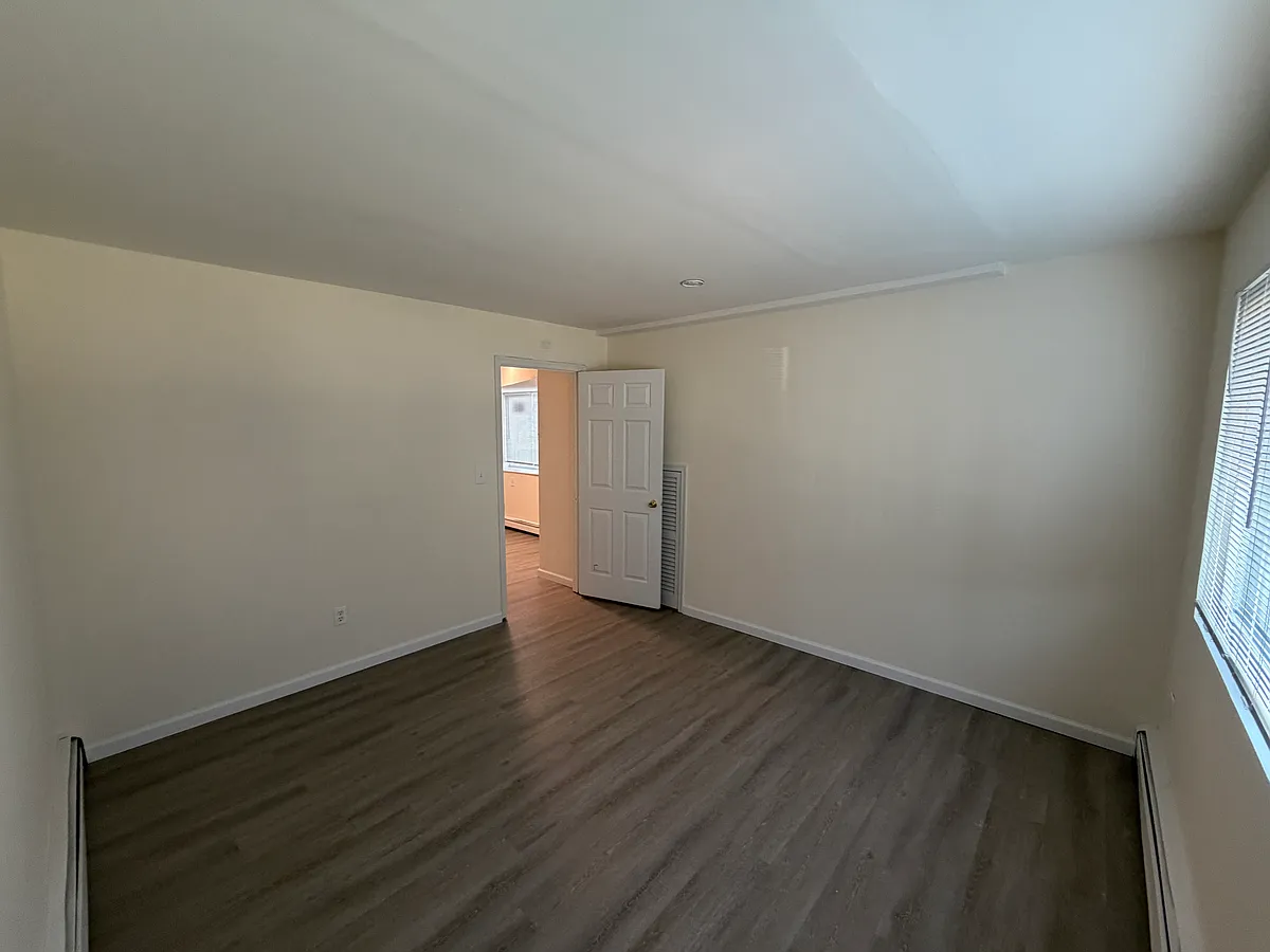 Building Photo - 15 Corona Ave #1