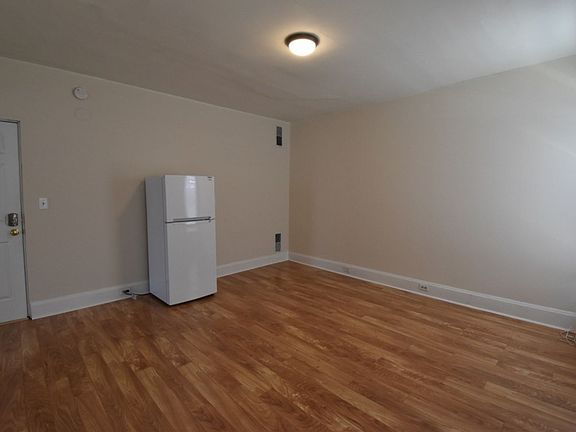 4th image of 1456 Neil Ave APT 3C