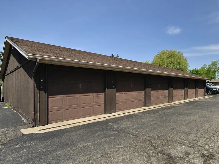 Apple Tree Apartments — Photo 15