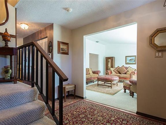 3rd image of 1601 Demens Dr S