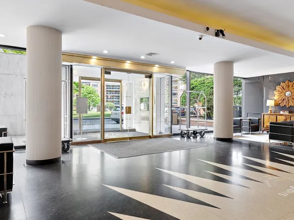 104-60 Queens Boulevard image 5 of 21