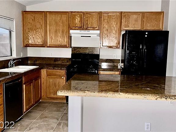 2nd image of 410 Dune Ridge Ave