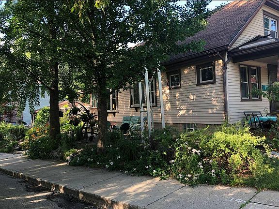 2nd image of 1602 E Bradford Ave