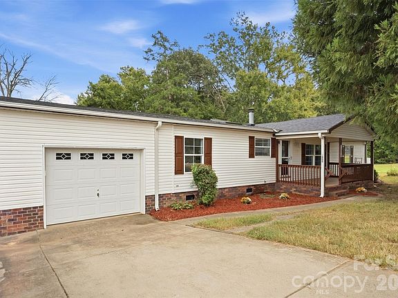 2nd image of 1000 Olde Creek Trl