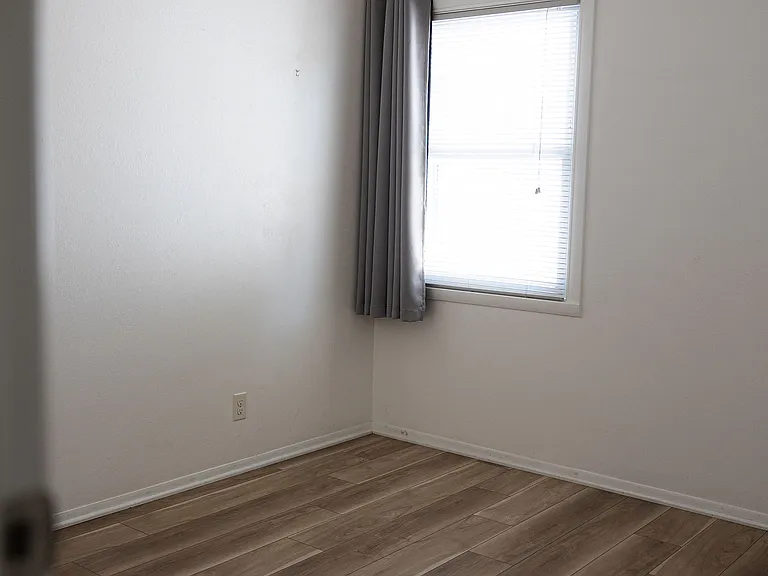 494 W Shields St — Photo 25