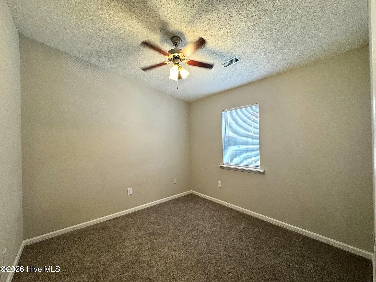 2 bed, 1.0 bath, 705 sqft, $950 — Photo 3