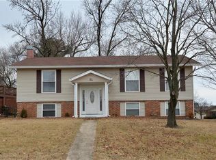 2 Debbie Dr, Saint Peters, MO