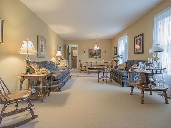 5th image of 3422 Birchwood Cir