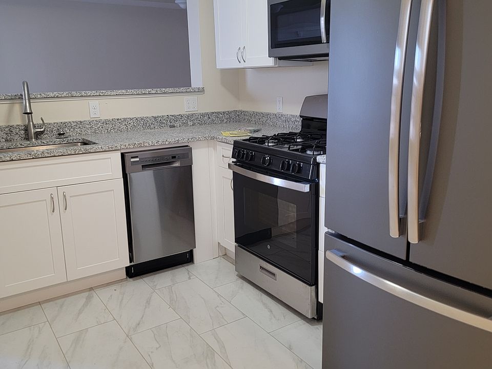 2nd image of 602 Congress St #301