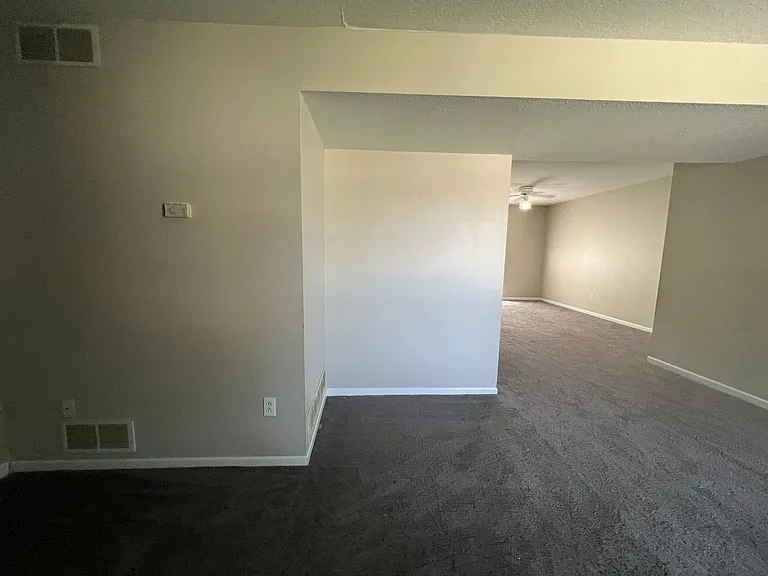 102-104 Albany Dr — Photo 2