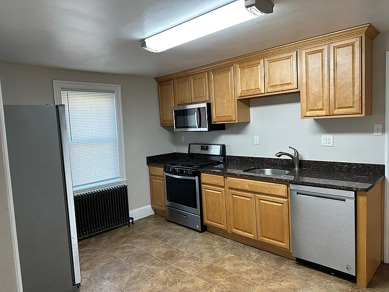 390 Easton Rd #5 — Photo 9
