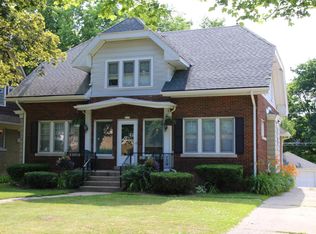 2113 N 72nd St, Wauwatosa, WI 53213