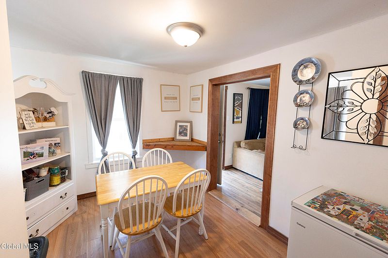 3rd image of 40 Feeder Street