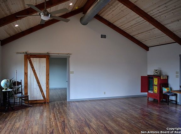 4th image of 1058 Valley Oak Dr
