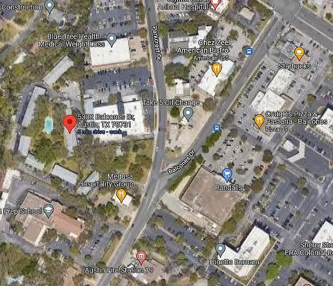 Close to what you need: Randall's Grocery, Starbucks, local favorites Russell's Bakery, Chez Zee restaurant and more. Walk to bus stop