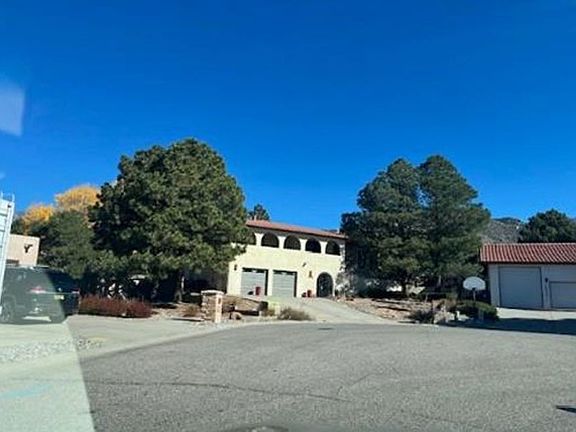 2nd image of 4916 Cielo Ct NE