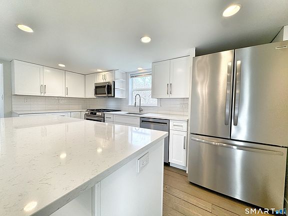 2nd image of 112 Georgetown Rd