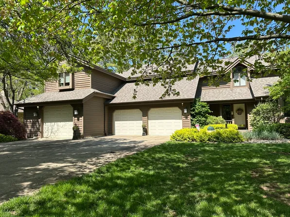 2032 Bittersweet Dr, Saint Anne, IL 60964