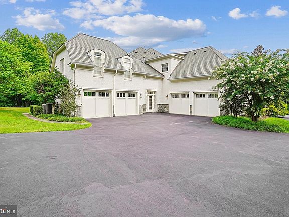 5th image of 10420 Riverwood Dr