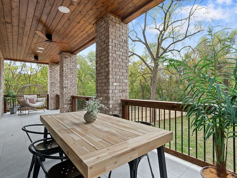 1240 Kenmore Pl — Photo 29