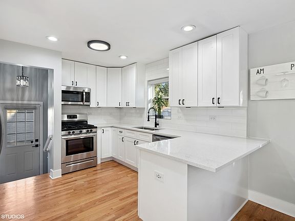 4th image of 1025 Community Dr