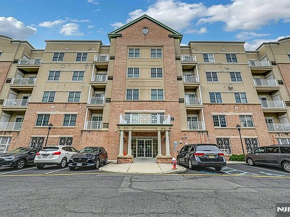3rd image of 2107 Windsor Park Ct #107