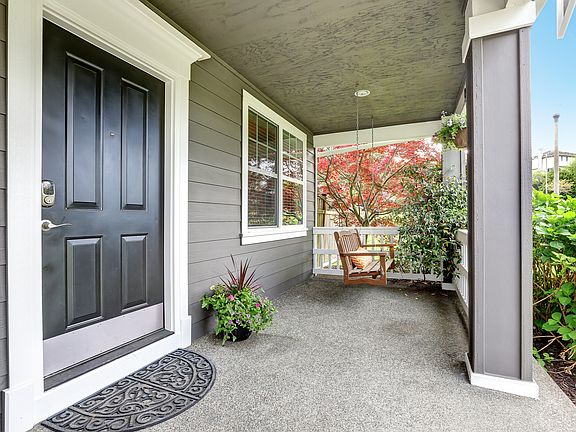 4th image of 2902 52nd Pl NE
