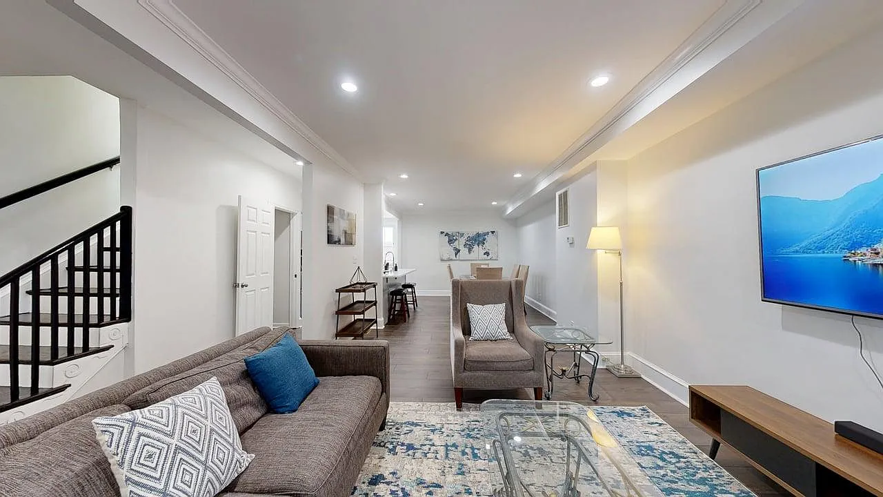 520 Jefferson St NW — Photo 2