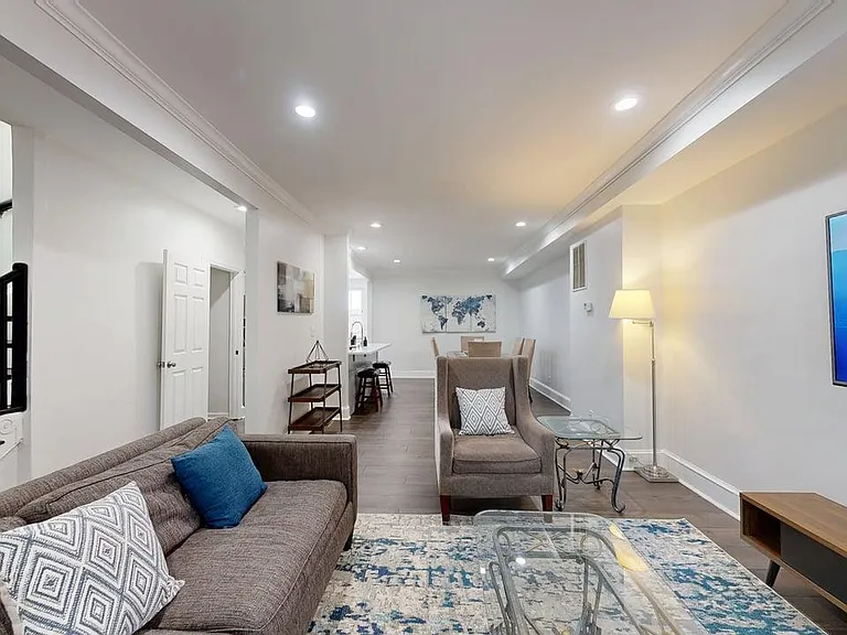 520 Jefferson St NW — Photo 2