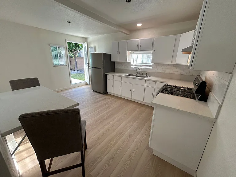 13613 Ardis Ave #1 — Photo 8