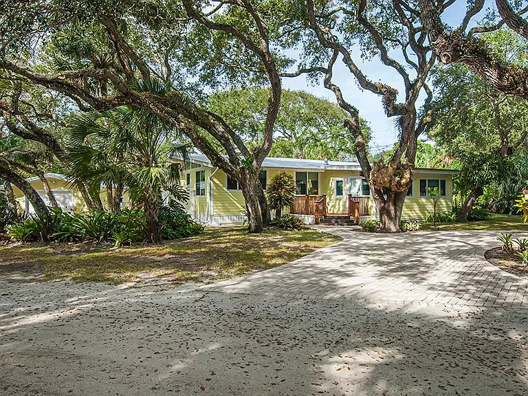 1910 W Shell Ln — Photo 3