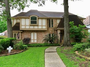 2907 Woodland Ridge Dr, Kingwood, TX 77345