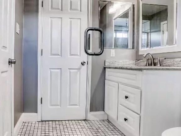 5th image of 2712 Harris Ln