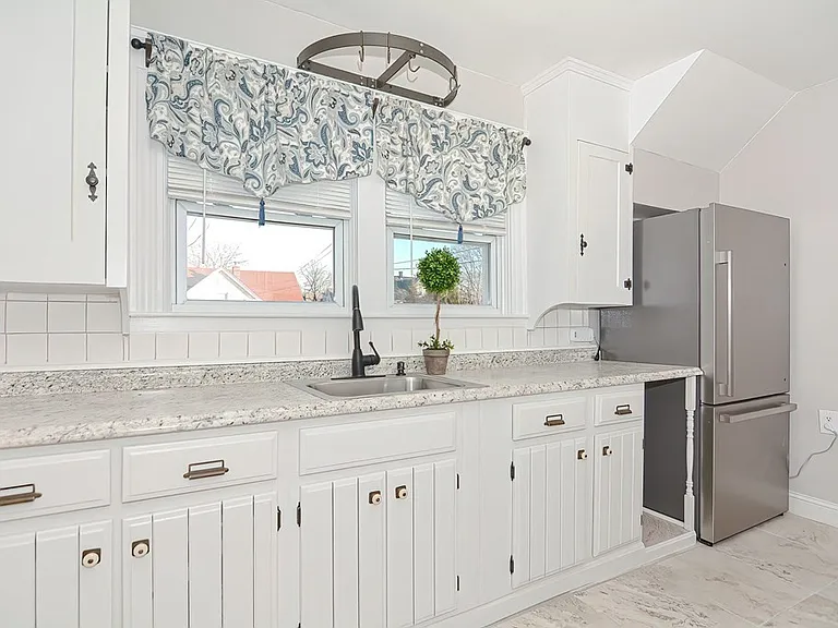 76 Holman St #2 — Photo 5