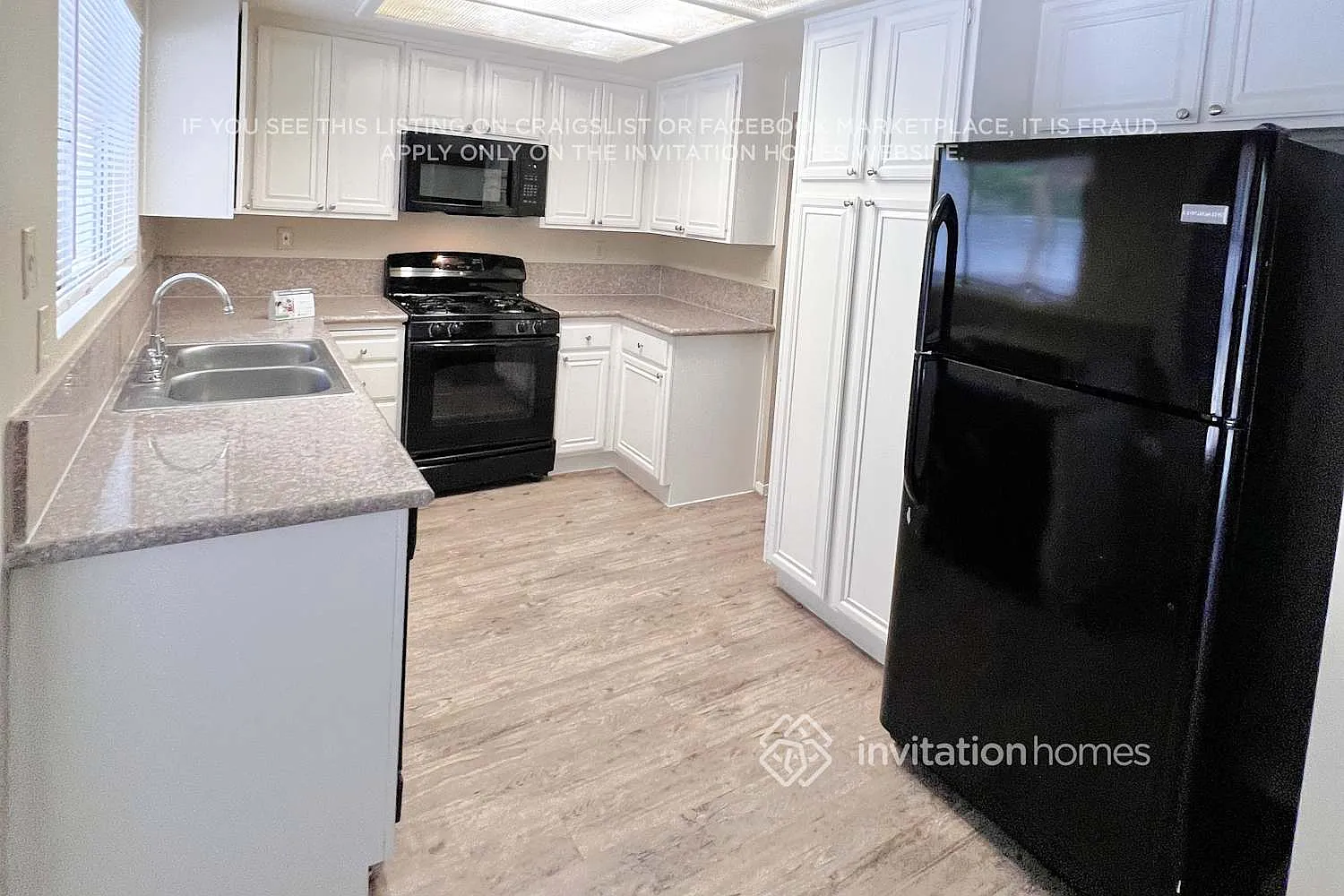 330 Templeton Dr Henderson, NV 89074 — Photo 4