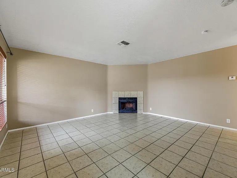 501 W Yukon Dr #4 — Photo 4