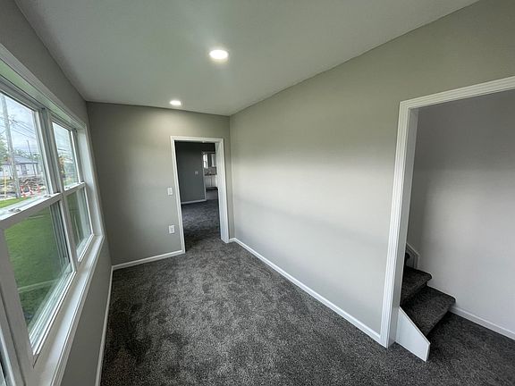 5th image of 103 W South St