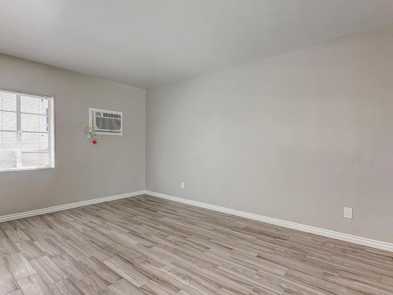 635 N 4th Ave — Photo 5