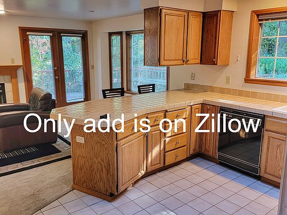 4th image of 735 Fox Run Dr NW