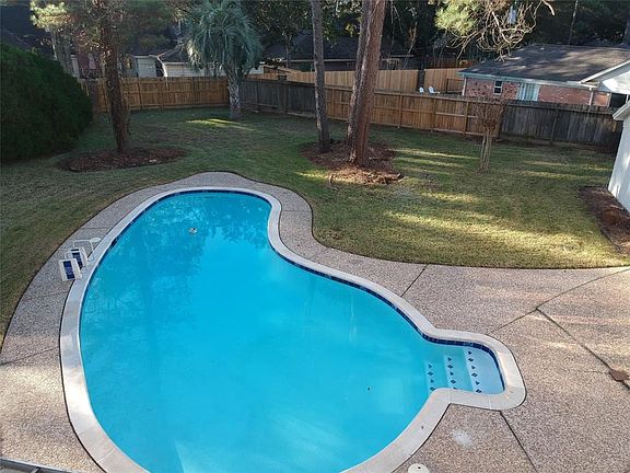 3rd image of 802 Thornvine Ln