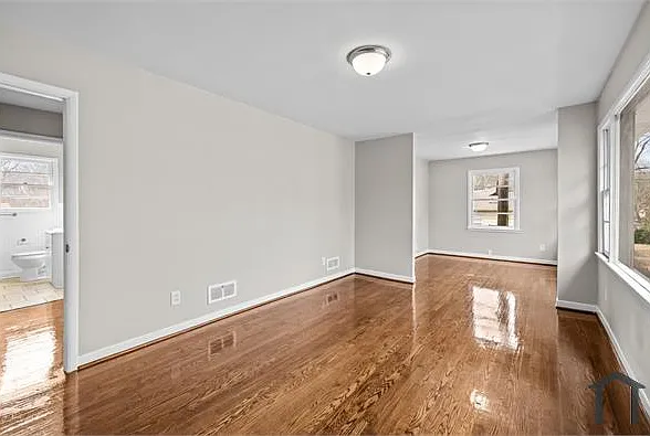 1321 Five Mile Rd — Photo 2