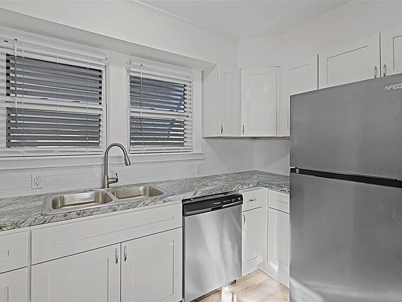 4th image of 2811 Brazeau Ave