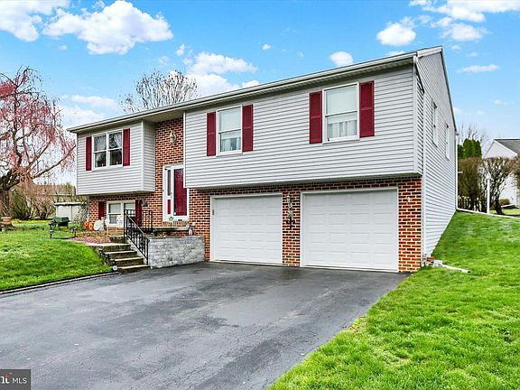 5th image of 65 Pine Ridge Cir
