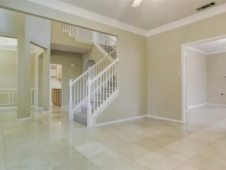 1931 Paloma Way — Photo 5