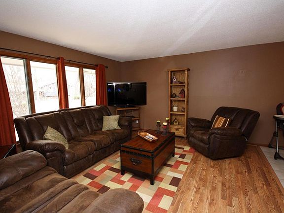 3rd image of 2901 Lynnwood Dr