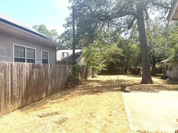 3rd image of 2336 Carnation Ave