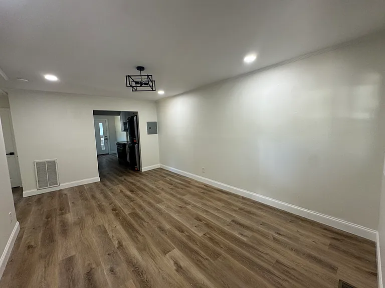 1802 Academy St — Photo 3