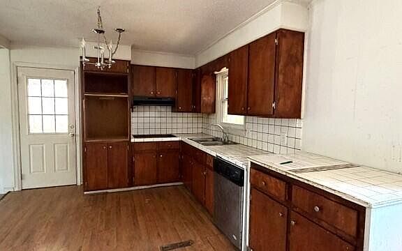 4th image of 338 Hill St